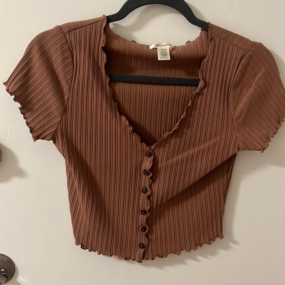 Brown ribbed cropped tee